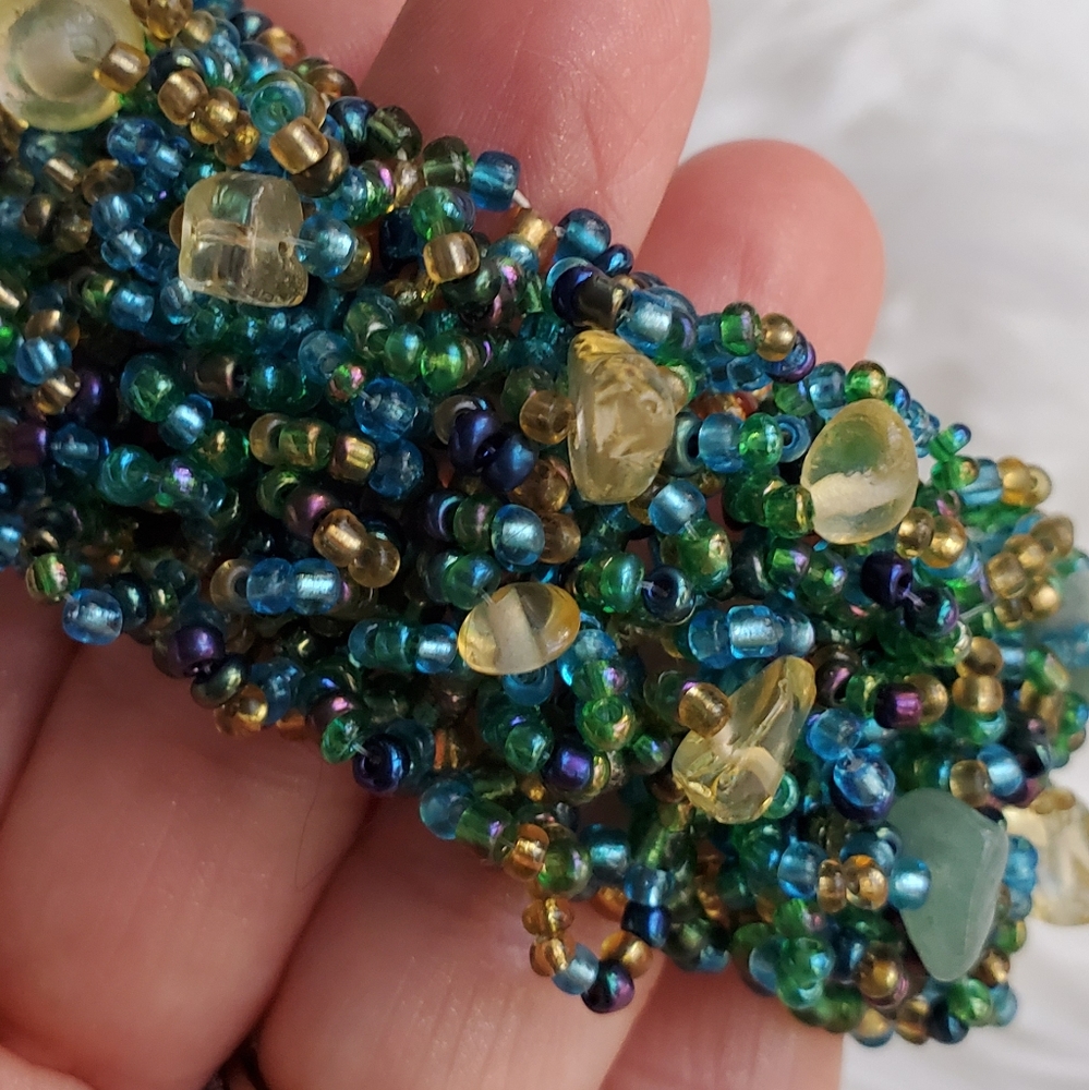 Green elasticated bracelets - Picture 2 of 5